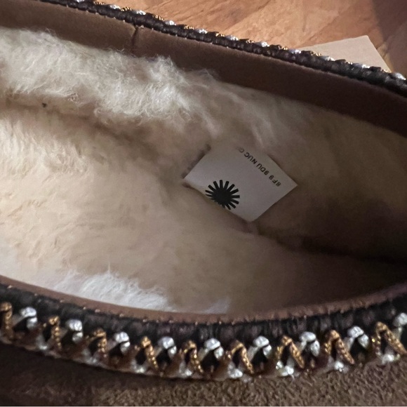 Chestnut UGG Tasman, youth size 6, fits women's womens 7 - Picture 5 of 7
